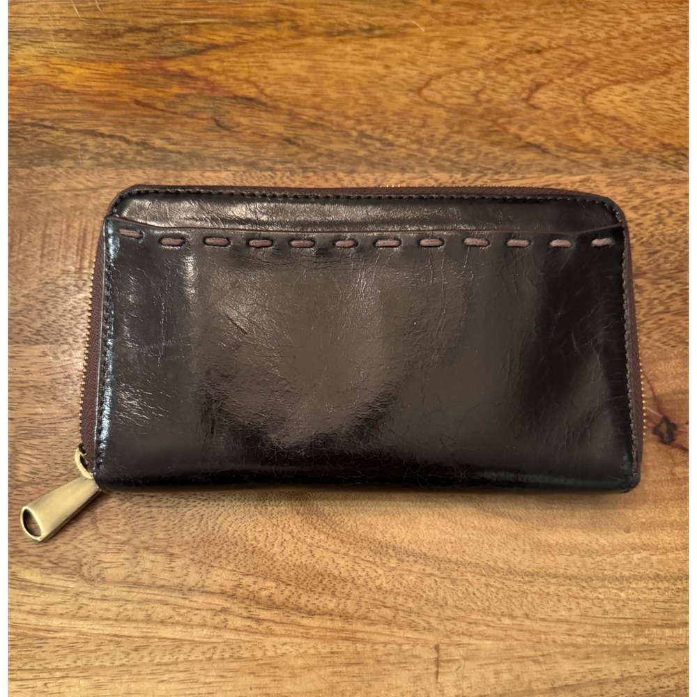 Hobo Honor zip around wallet EUC